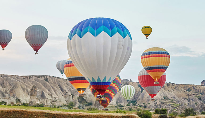 الجميع على متن روكي ماونتنير